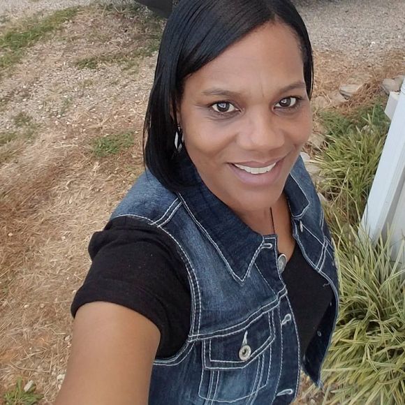 Meet your Posher, Lorraine - Picture 1 of 1